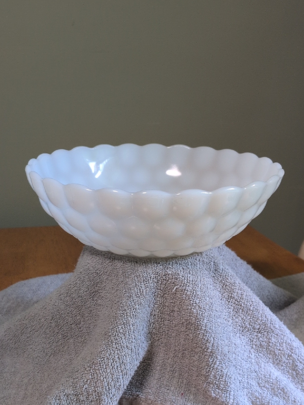 Vintage Anchor Hocking White Scalloped Milk Glass Bowl